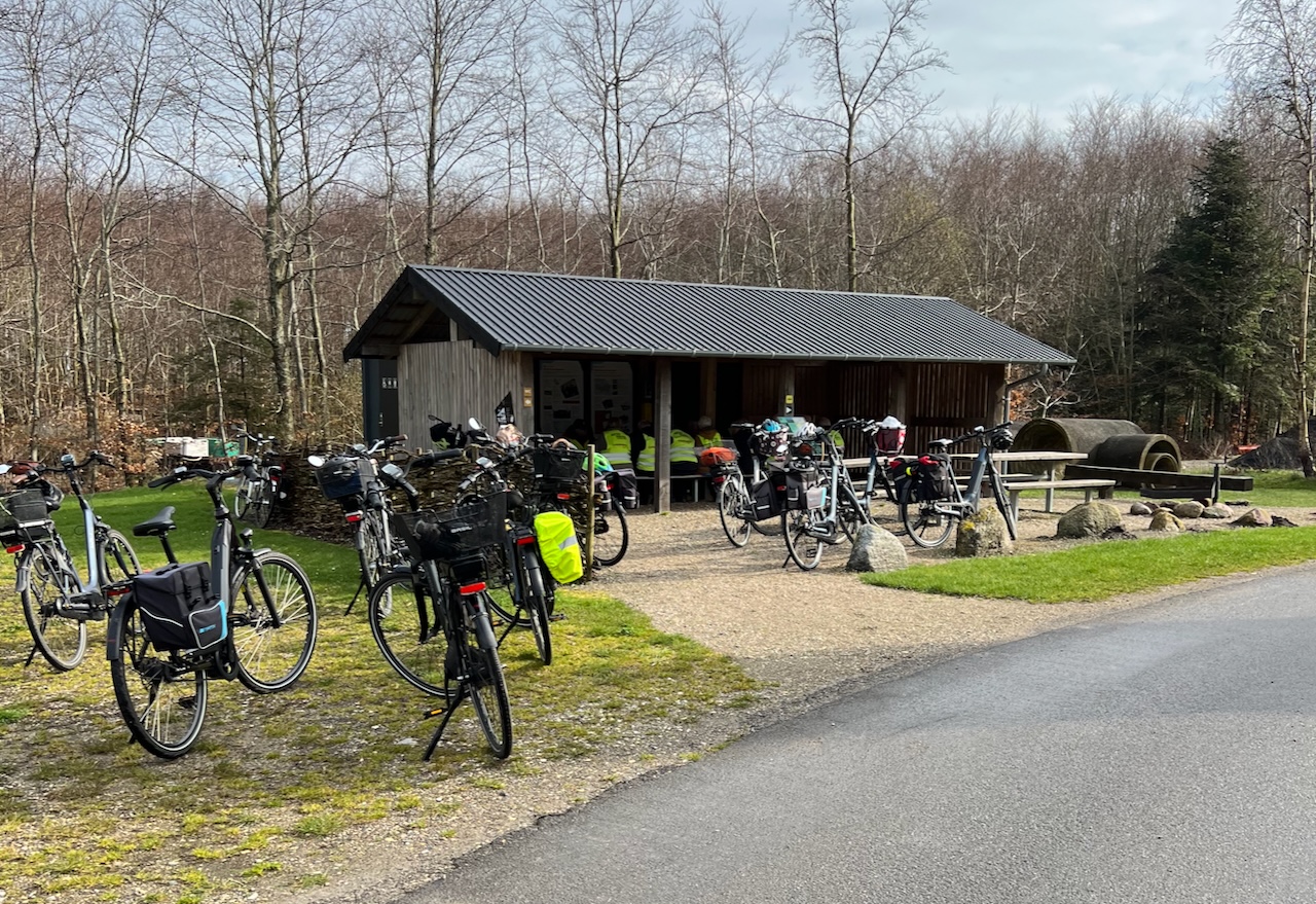 Madpakkehuset ved Bøtø Nor gl Pumpestation med besøg af cyklister
